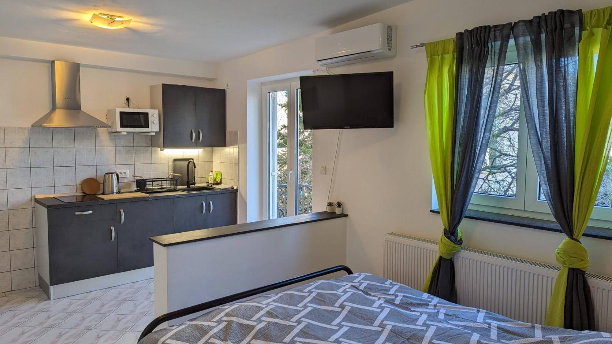 Apartments Kety - Central Heating ซริกเวนิซา ภายนอก รูปภาพ