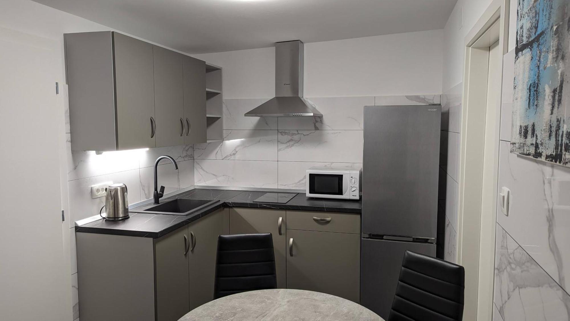 Apartments Kety - Central Heating ซริกเวนิซา ภายนอก รูปภาพ